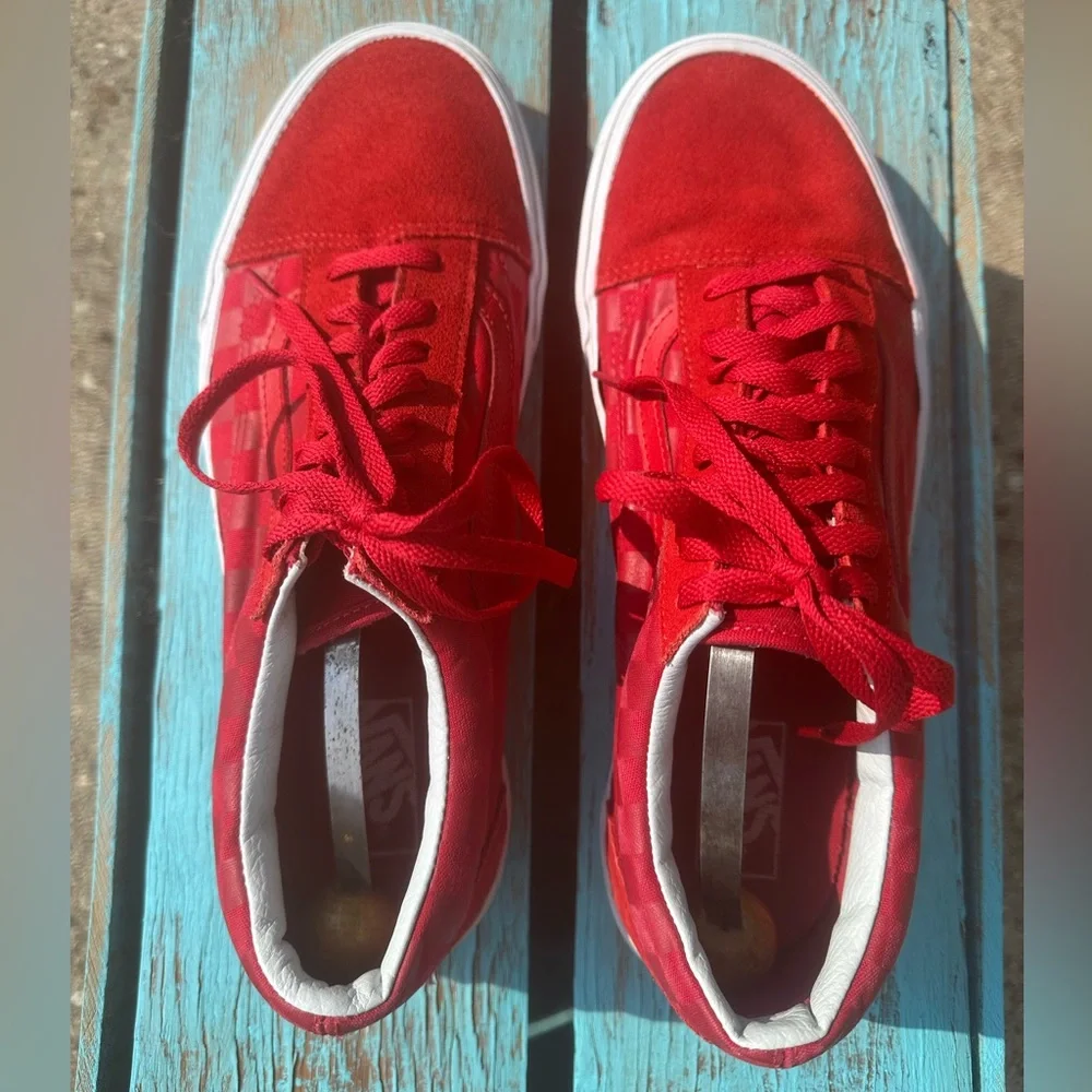 Vans Mens Size 11 Red Checkered Sneakers - Picture 3 of 7